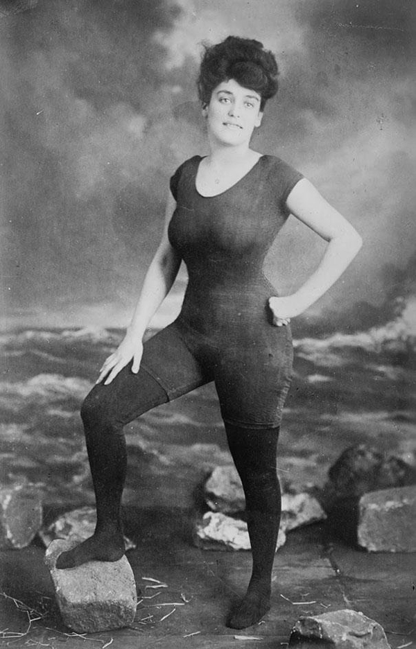 9.) Annette Kellerman promoting a woman’s right to wear a fitted, one-piece bathing suit in 1907. She was later arrested for indecency.