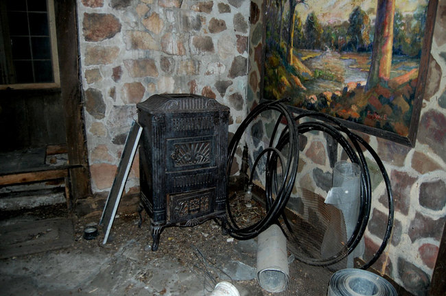 Surprisingly, lots of items were still left inside.