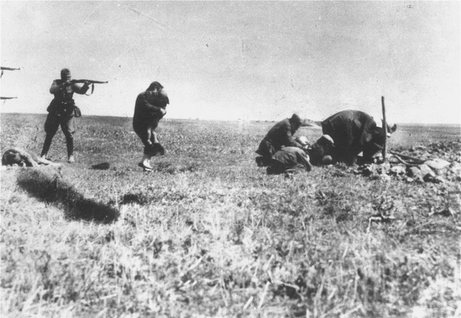 German Einsatzgruppen (death squads) execute Ukrainians Jews in 1942.