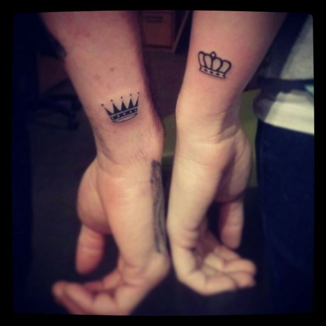 King and Queen crowns.