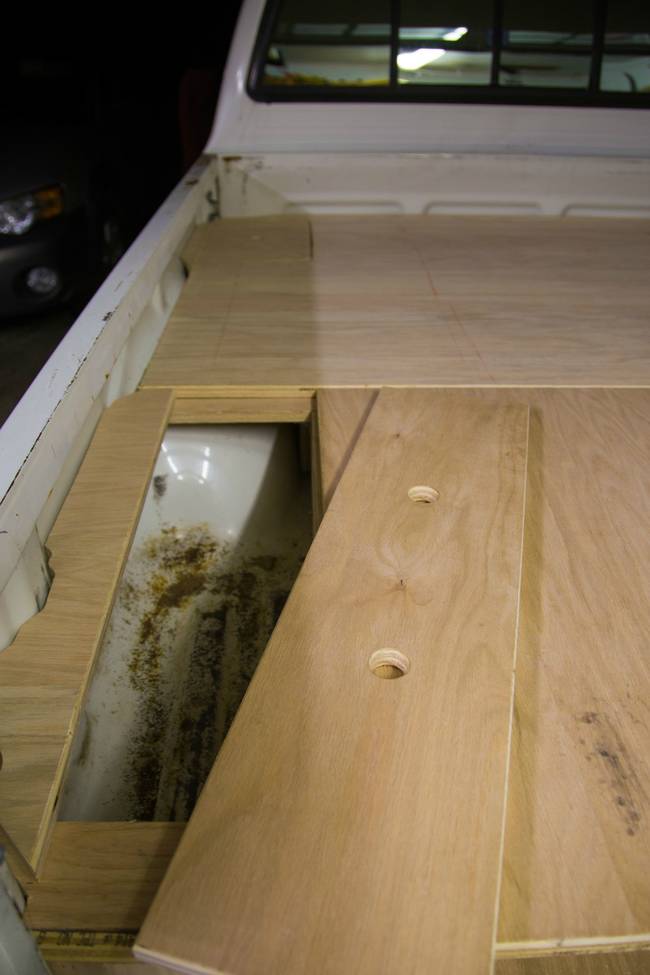 Another hatch for a secondary battery.