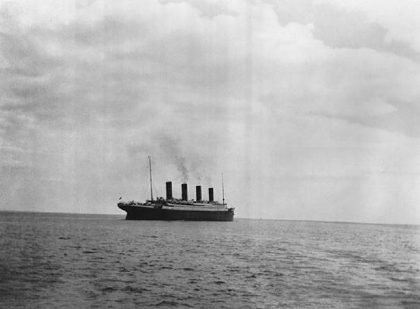 The last known photo of the Titanic.