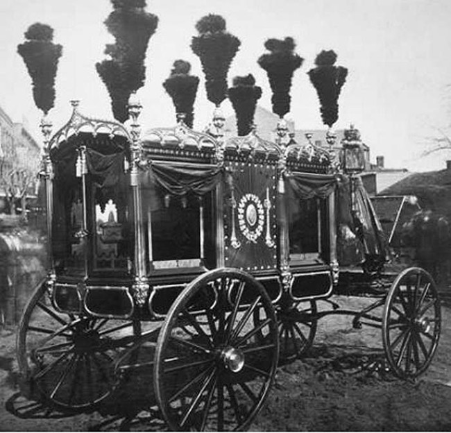 Victorian graveyards stank...badly. The smell of overcrowded rotting bodies in graveyards during the Victorian era was notoriously terrible. In fact, the smell was so bad that it was thought to have a significant impact on the health of the local population. One gravedigger in Victorian London summed it up nicely. "I [have] emptied a cesspool, and the smell of it was rose-water compared with the smell of these graves."