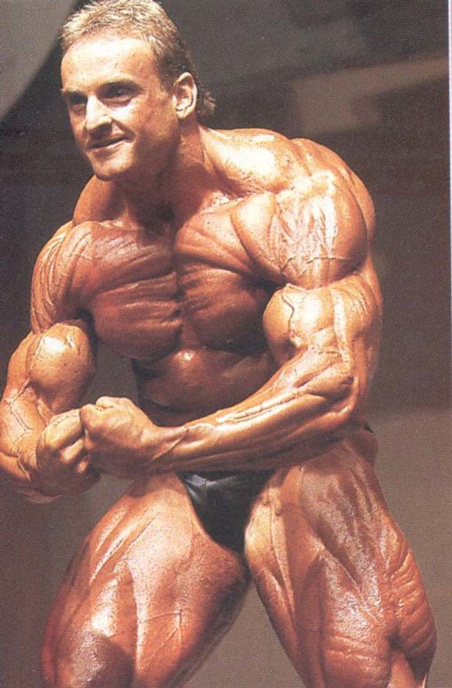 Here is Münzer in his prime. Thanks to his unnaturally low body fat percentage, you can see an amazing amount of detail in the muscles below his skin.