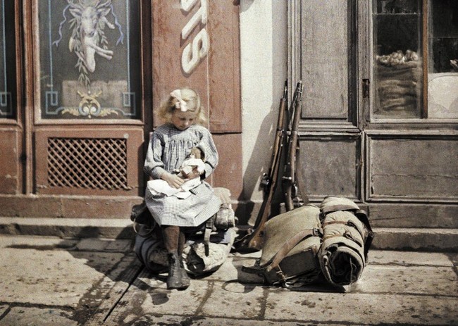 This was a time when people grew very accustomed to the aesthetics of war.