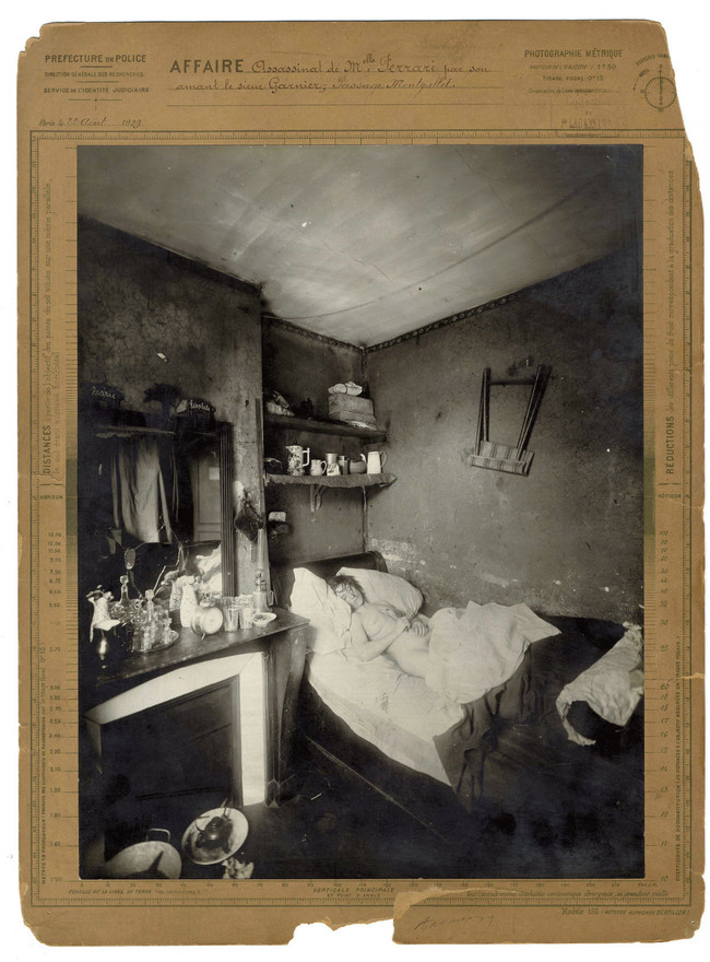 The body of Mademoiselle Ferrari was found with a knife held in her hand and a wound in her heart. The scene suggests that she committed suicide, but due to the brand-new invention of fingerprinting, it was discovered she was murdered by her former lover, Monsieur Garnier.