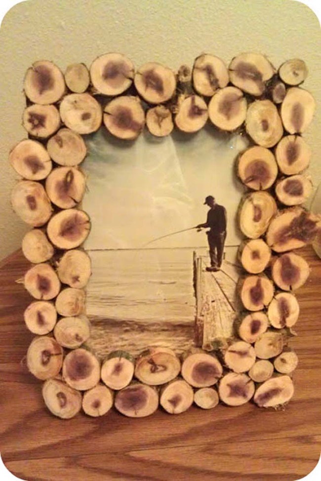 Even if you only have small branches, you can still make a cool picture frame.
