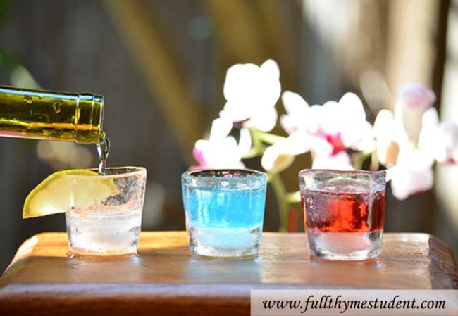 Make ice shot glasses for perfectly chilled liquor. 