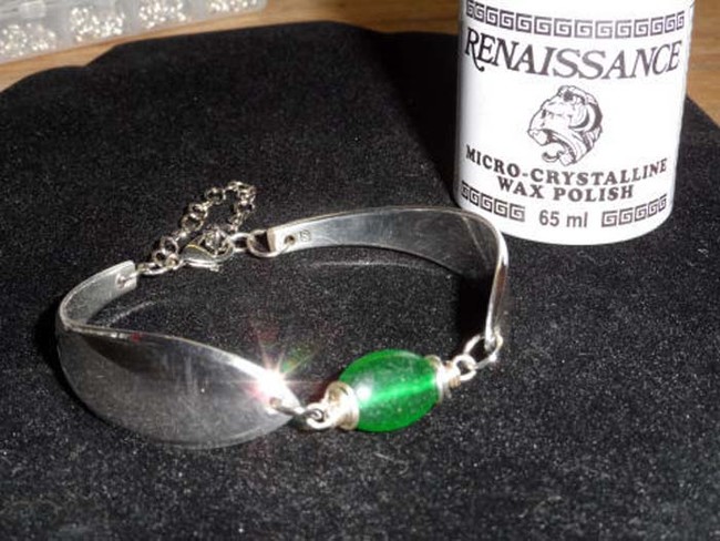 With a flatware-bending device, you can make bracelets from spoons, knives, and forks.