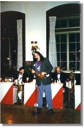 The last known photo of Tiny Tim was taken minutes before he would collapse and die just after his last performance.