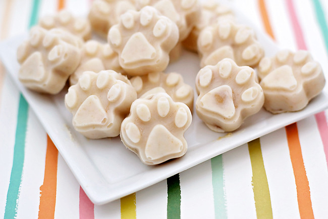 Peanut Butter and Banana Frosty Paws