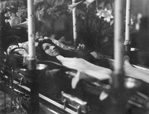 People thought the bodies of saints didn't decay.