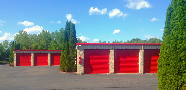 One member of the Storage Wars cast discovered a dead body in a locker.