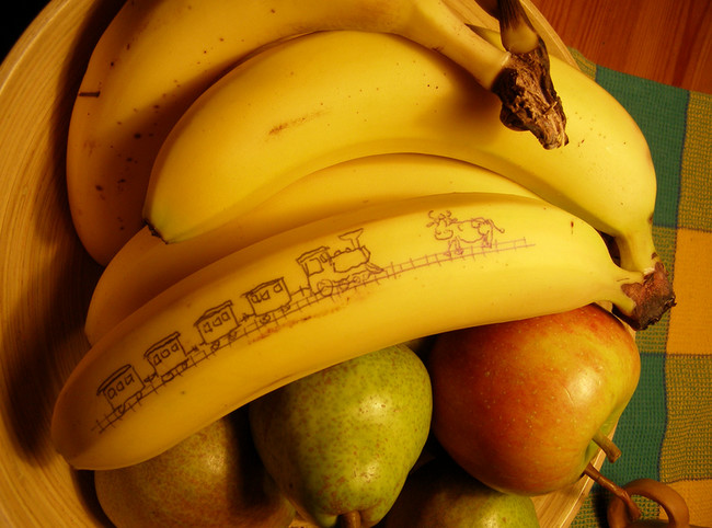 Eating bananas between meals helps stabilize blood sugar levels.