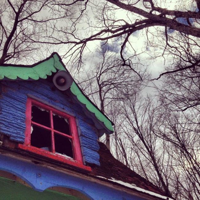 It's also impressive that PennyLaane was able to get inside to take these photos. The property is rumored to have a particularly vigilant security force.