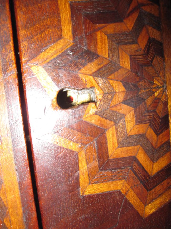 Here's a close-up of the keyhole.