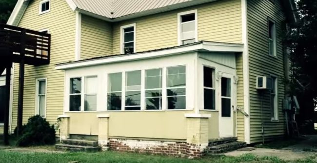 As if that wasn't horrifying enough, law enforcement had another big shock coming. On the property were 30 shallow graves, each containing dismantled bodies of Lexer's murder victims over the years.