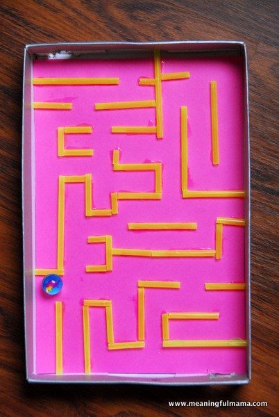 Entertain your kids for hours with this straw marble maze. 