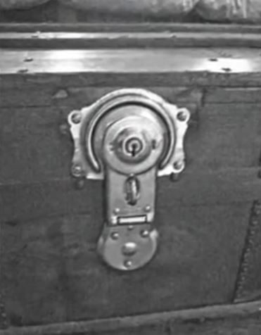 Later that day, the agent called the Los Angeles Police Department and told them about the luggage.They picked the locks on each trunk and found the bodies inside.Judd hid from them for several days until she finally surrendered in a funeral home on October 23.