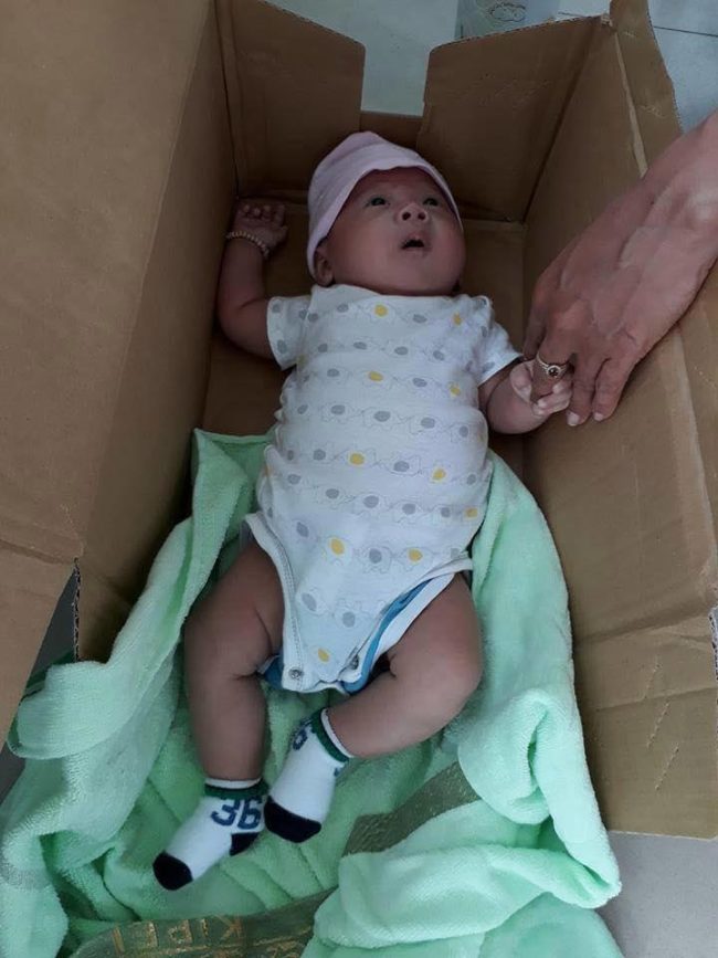 The tiny baby was discovered lying inside a cardboard box and crying frantically. Le Nhu Ngoc, one of the government officials who found him, said, "After he was taken inside he cheered up. He was so adorable that everyone was amazed by him."