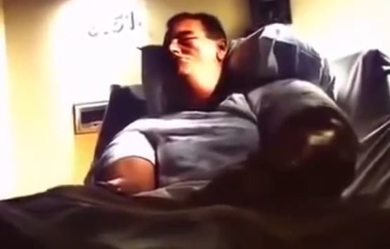 Systemic capillary leak syndrome is a rare and life-threatening illness that causes fluid to leak out of the circulatory system, which results in low blood pressure and major swelling in the body.It can damage vital organs and even cause them to fail.Fortunately, people with the condition have a good chance of surviving if it gets treated in time.