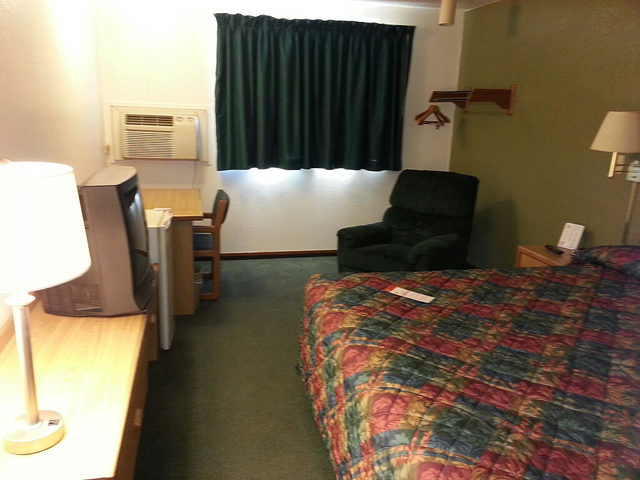 Four-year-old Bentley Miller was left in the care of his mother’s boyfriend, Keith Lambing, while the boy’s mother, Mackenzie Peters, was at work. He had been living at a local Super 8 motel.