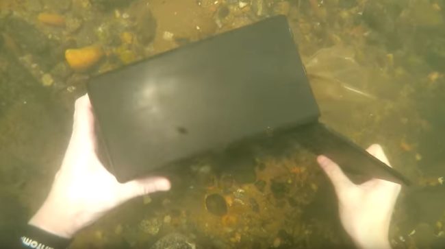 When he turned it over, he saw the top of a bag sticking out. Continue to the next page for one seriously jarring (and kind of hilarious) reveal.