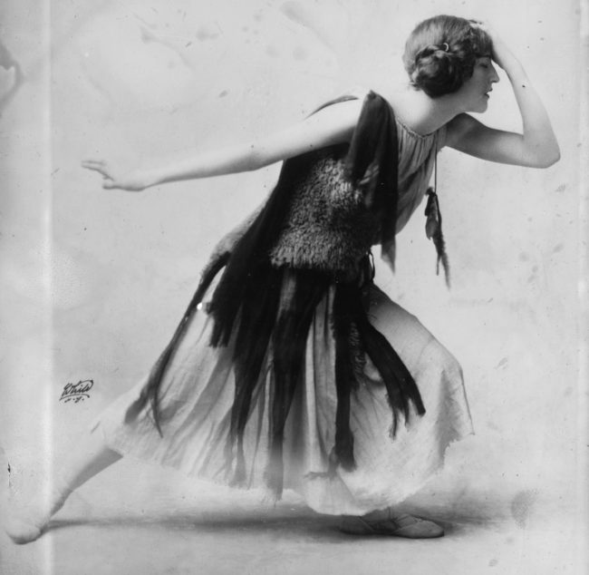 At the beginning of the 20th century, dresses without sleeves became the new fashion, and it became mandatory for women to shave their armpits. Advertisers called underarm hair "objectionable" and said it was a "necessity." 