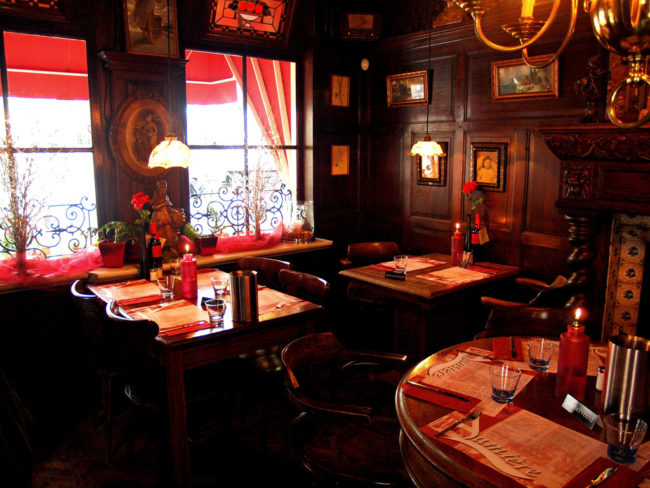 However, the restaurant denied her claims about the dress code policy and said the incident was due to "a lack of communication and understanding around our guidelines."