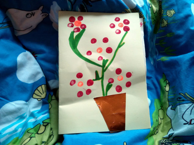 According to his sister, the mom, Shontrell Murphy, hit her son hard on the head upon realizing that there wasn't a card for her. She also ripped up the one he had given to his grandma.