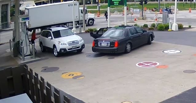 But things quickly changed when this thief got out and tried to get away with her car.