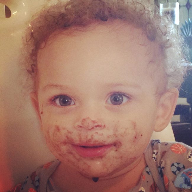 Rather than getting defensive, Lynn instead chose to kill the woman’s remarks with kindness before leaving the store.