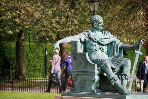 She doesn't even suspect that she's in danger.