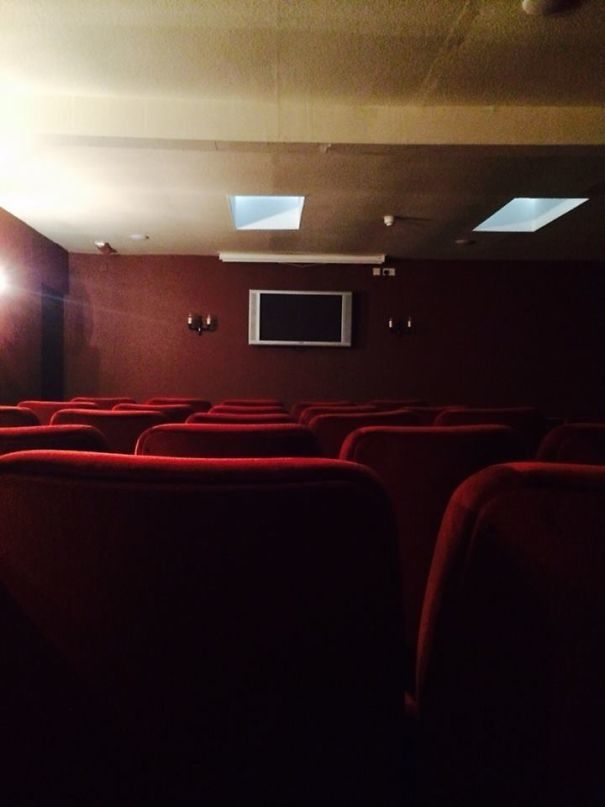 They spared no expense in this "cinema room."