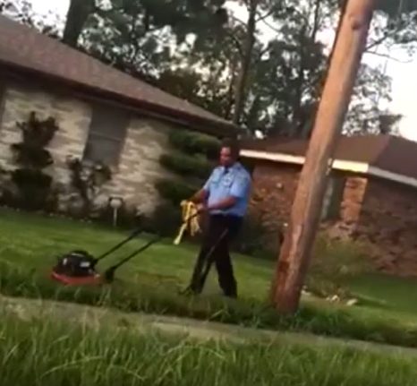 Davis is passionate about giving back to his community, so he decided to ask if he could take over cutting the grass. The man happily obliged.