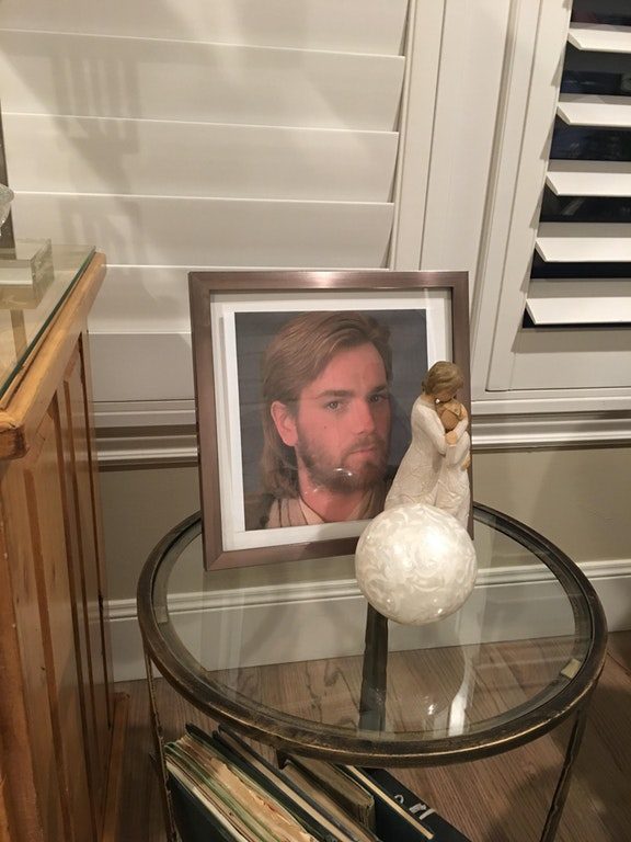 This guy replaced his parents' Jesus photo with one of Obi Wan Kenobi and after three months, they still haven't noticed.