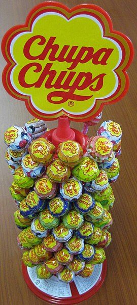 If you're a fan of Chupa Chups lollipops, you've probably noticed the small hole at the end of the stick. While it may not seem to have a real purpose, it's actually there to secure the candy to the stick. In liquid form, the candy hardens through the hole first, preventing it from falling off.