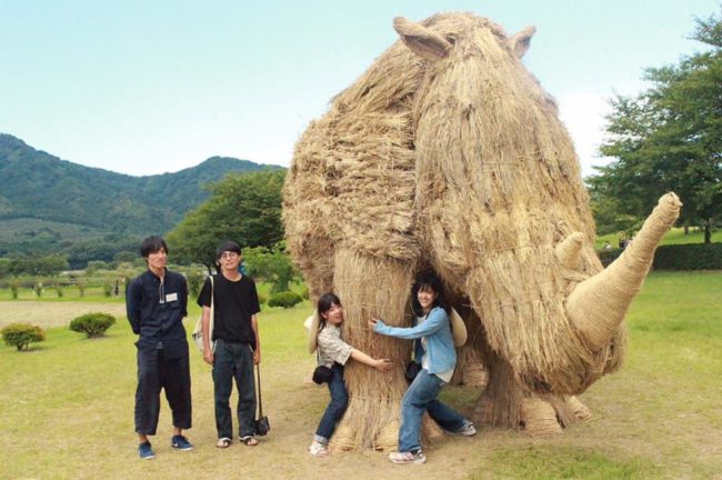 Rice straw was used in Japan for many different items, but in recent years it has been replaced with wood or plastic. That's why students decided to use rice straw to create something awesome.