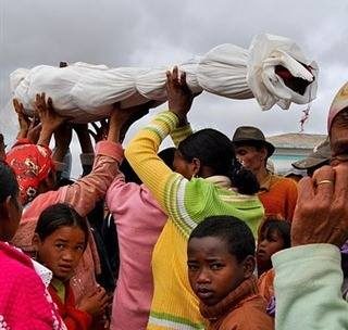 The World Health Organization has stated that sufferers of the plague will develop a strong fever and painful lymph nodes. As the virus continues to take over, pustules develop.