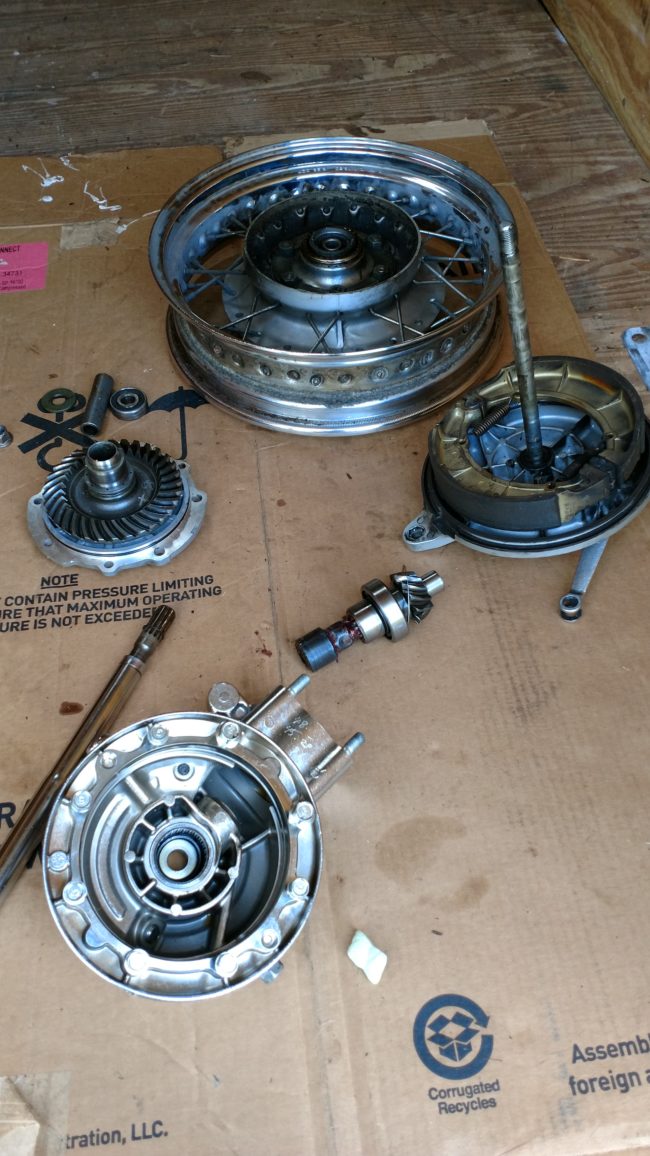 Sorting through his pile of spare parts, our designer had the idea to create a charging station for his phone and smartwatch, which would also function as a working lamp.