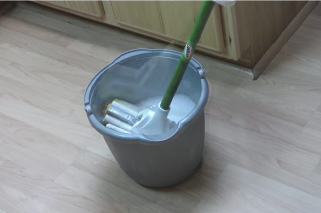 Scrub those hard to reach bathroom ceilings with equal parts water and white vinegar.