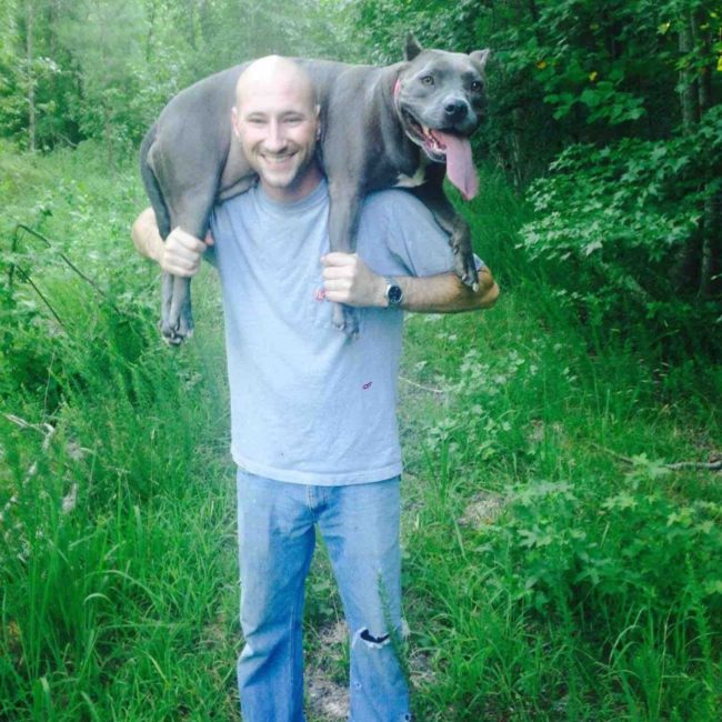 At last check, the campaign had raised over $380,000. After learning that Bobbit was a veteran and former EMT, thousands of selfless people wanted to thank the man for his service.