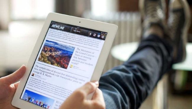 A 2014 study by the Media Insight Project, an initiative of the AP-NORC Center for Public Affairs Research and the American Press Institute, found that four in 10 Americans "report that they delved deeper into a particular news subject beyond the headlines in the last week."