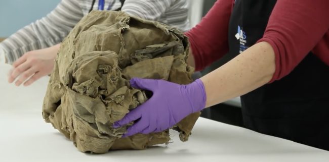 Curators at the National Library had never seen something in such a sad condition, but that didn't stop them from trying to restore it.