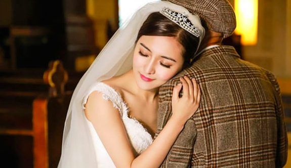 She also hired a photographer to capture the big day.