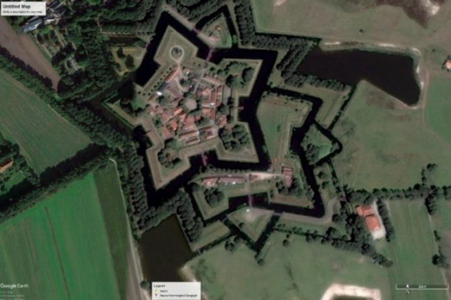 This odd sight is Fort Bourtange, which was built in 1593 in the village of Bourtange, Groningen, Netherlands. The fort is currently home to a museum, but it looks super amazing and a little unsettling from the air.