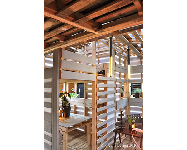 Since the house is made from spare wooden pallets, it is easy to acquire the materials to build the shelter.