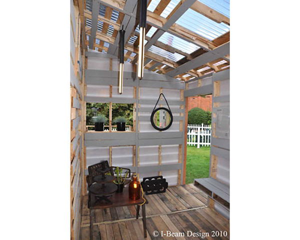 I-Beam Design provides "IKEA-style assembly instructions" so that anyone can assemble these houses. You don't need a background in carpentry.