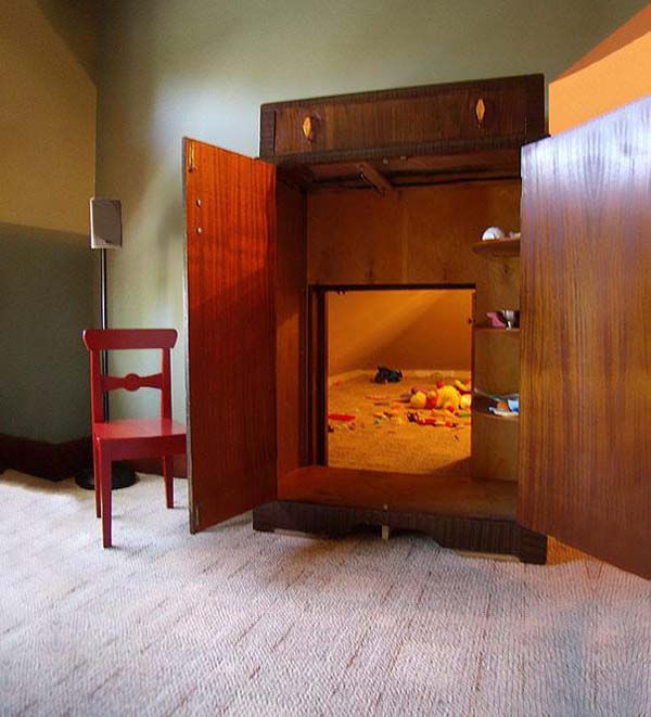 18.) Narnia has NOTHING on this hidden play room. Wow.