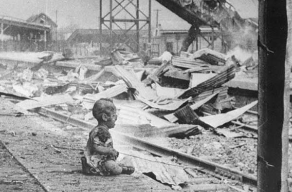 8.) The Shanghai Baby: The Second Sino-Japanese War from 1937 eventually meshed with World War II. During one bombing raid, the Japanese bombed a Chinese train station that housed women and children. This baby somehow survived, although injured.